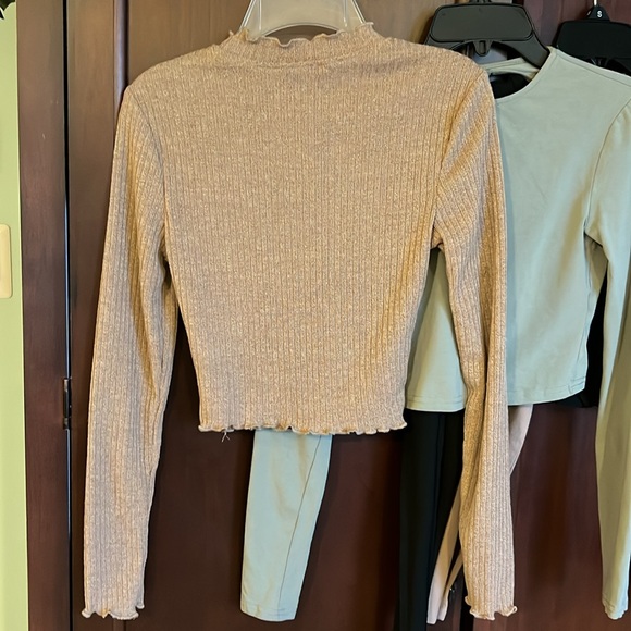 Set of four long sleeve crop tops size small - Picture 4 of 13